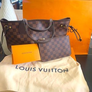 Like new . Always placed back in bag. Gift receipt